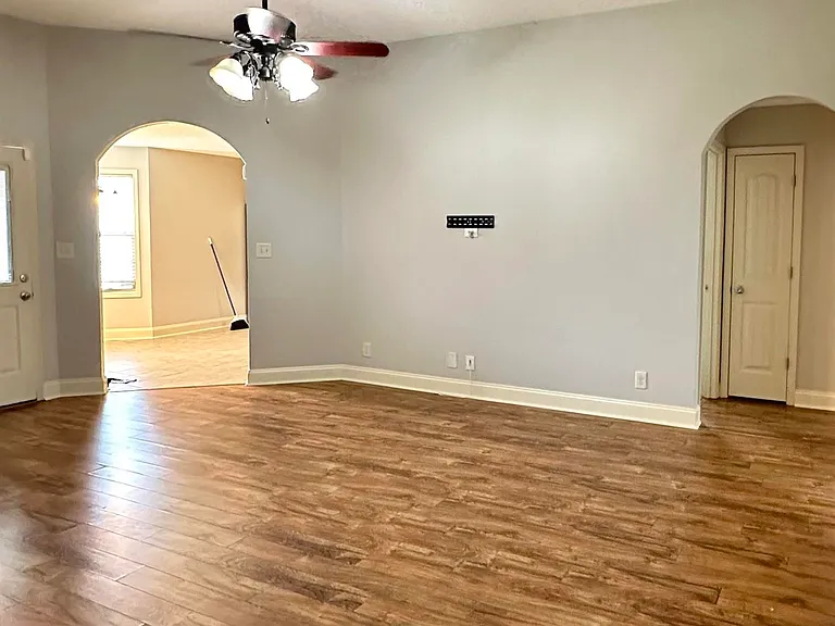 523 Grand Ave — Photo 12