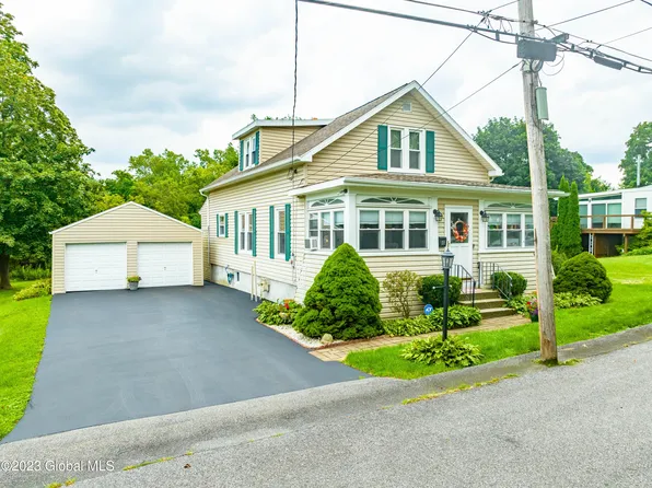 18 Taft Avenue, Latham, NY 12110