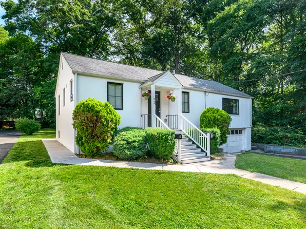 22 River Pl #B, Stamford, CT 06907