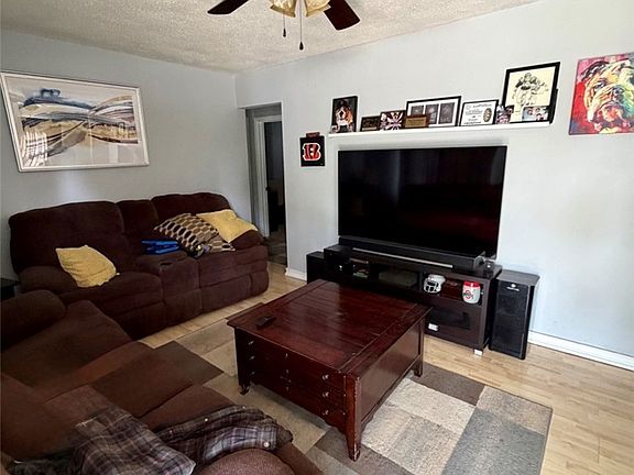 4th image of 554 East Dr