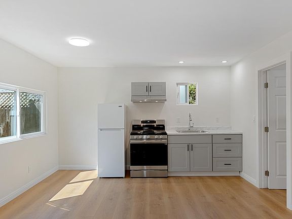 3rd image of 1609 San Pascual St #D