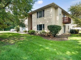 500 Westwood Ct APT D, Crystal Lake, IL 60014