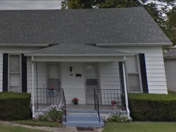 413 3rd St, Carmi, IL 62821