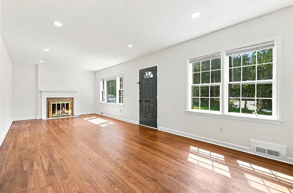 3 bed, 2.0 bath, 1658 sqft, $3,900 — Photo 3