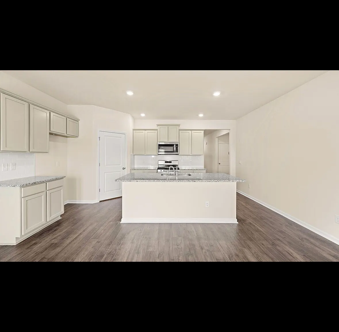 4 bed, 1776 sqft, $1,975 — Photo 3
