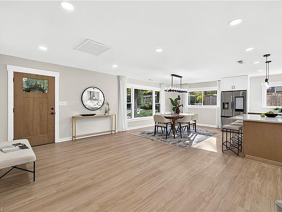 4th image of 1003 Pembroke Rd