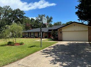 10 Japonica Ln, Shalimar, FL 32579
