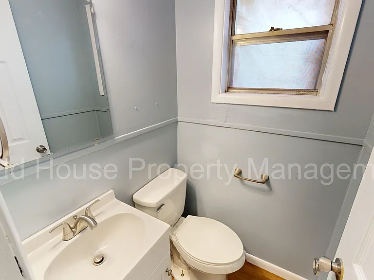 703 Simmons St — Photo 16