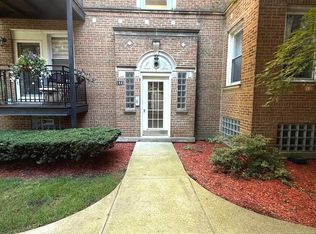 1443 W Victoria St #1R, Chicago, IL 60660
