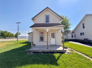 408 N Main St, West Manchester, OH 45382