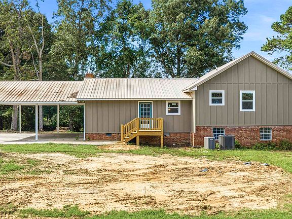 3rd image of 2944 McCurdy Ave N