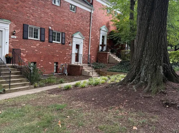 3539 Martha Custis Dr, Alexandria, VA 22302