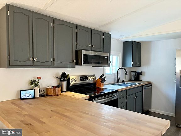 5th image of 373 Plum St