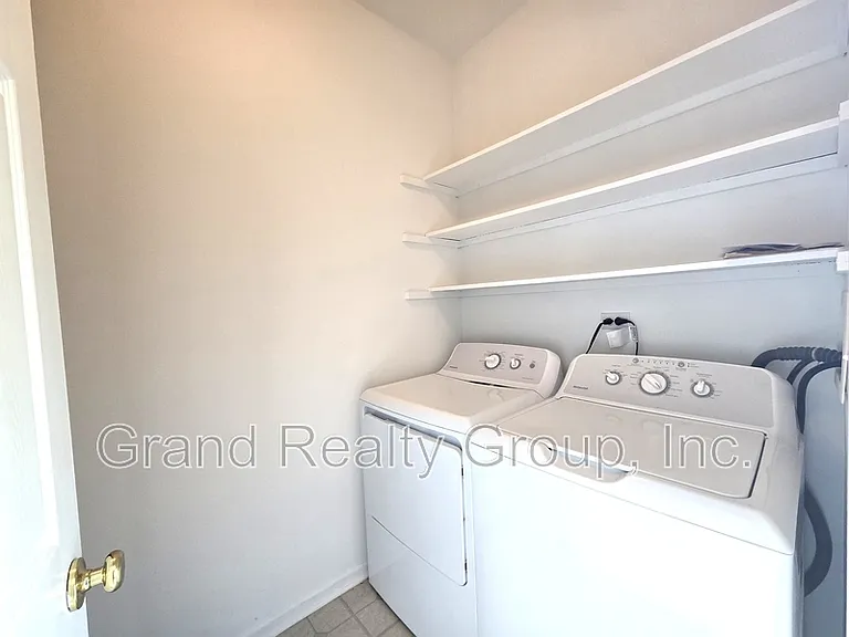 652 S Rosehall Ln — Photo 6
