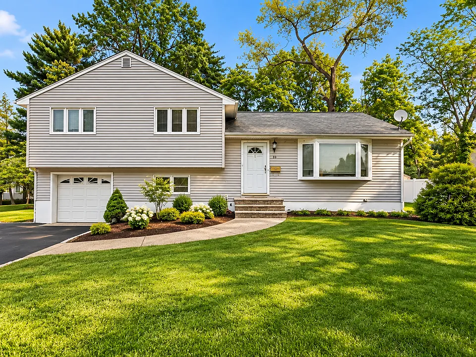 63 Susan Dr