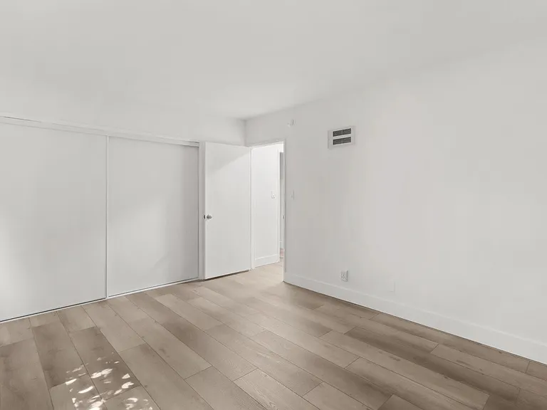 1419 S Bentley Ave #105 — Photo 16