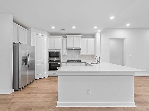 5th image of 313 Royal Fern Rd