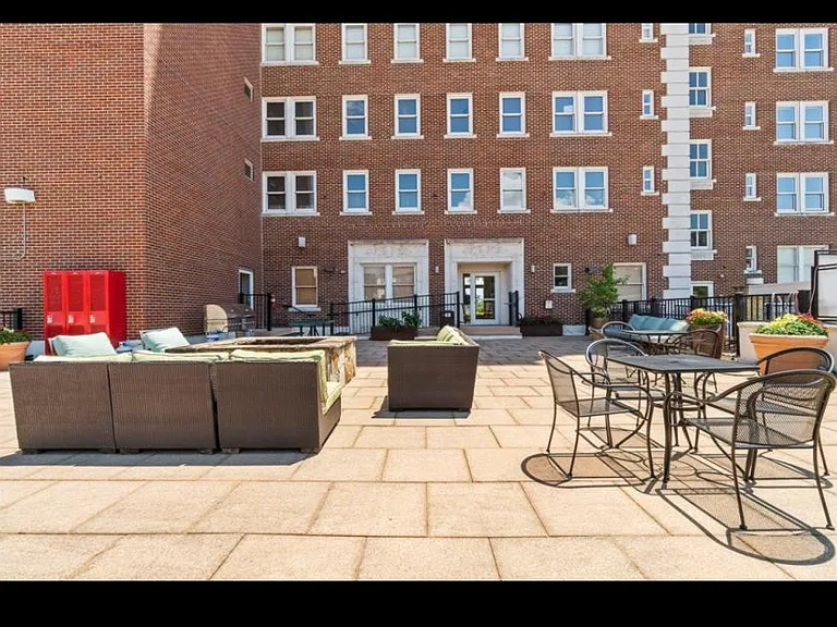 329 E Colorado Blvd #203 — Photo 14