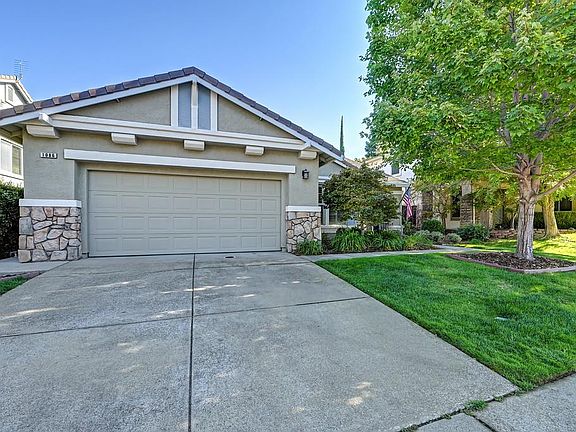 3rd image of 1086 Callander Way