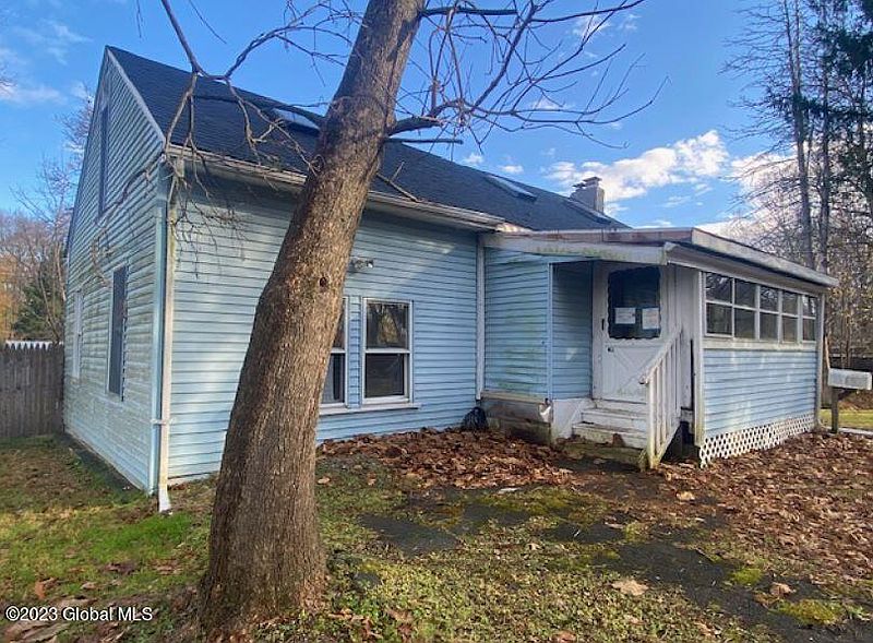 2nd image of 8 Vista Drive
