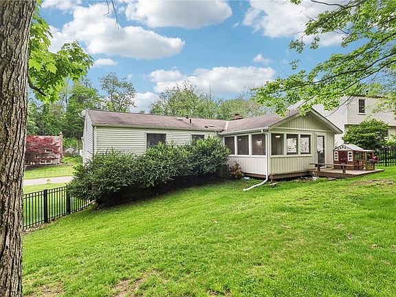 3rd image of 362 Fruitwood Dr