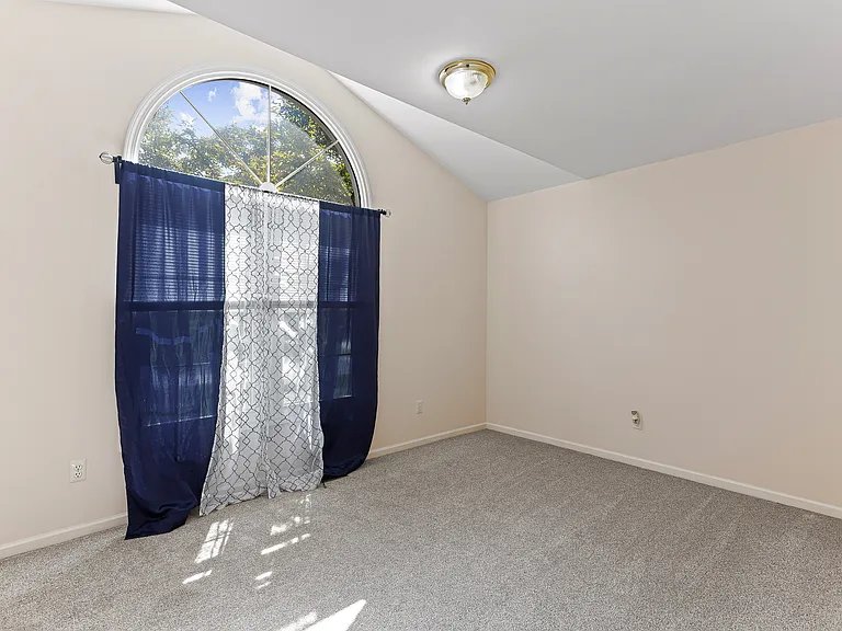 42137 Trent Dr — Photo 8