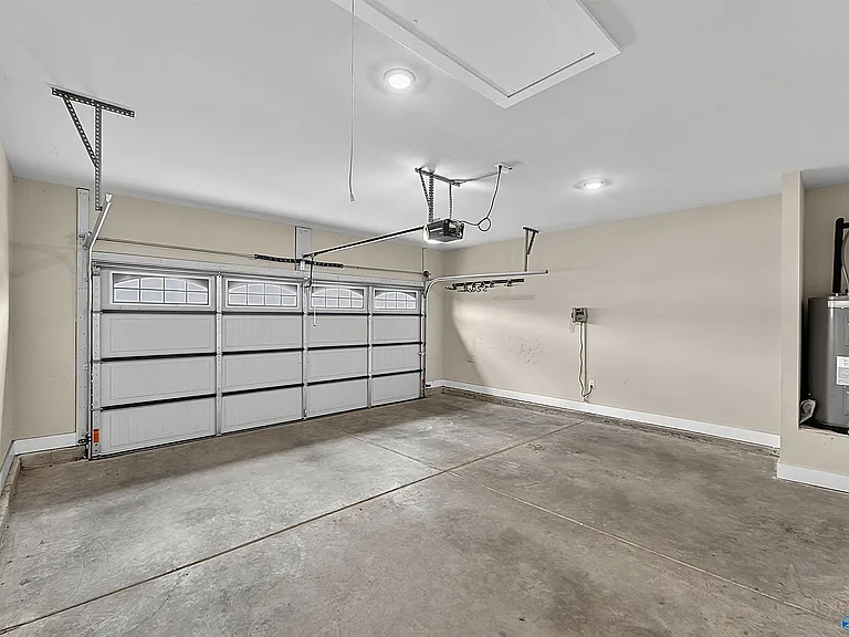 114 Hudson River Dr — Photo 39