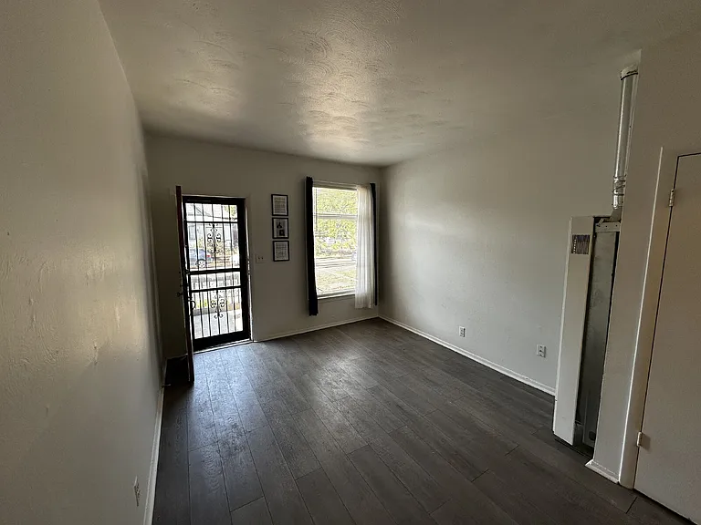 172 W Maple Ave #1 — Photo 9