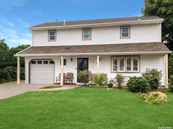 142 Branch Avenue, Central Islip, NY 11722
