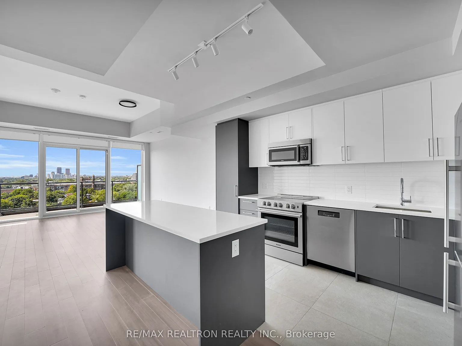 3 bed, $6,895 — Photo 4