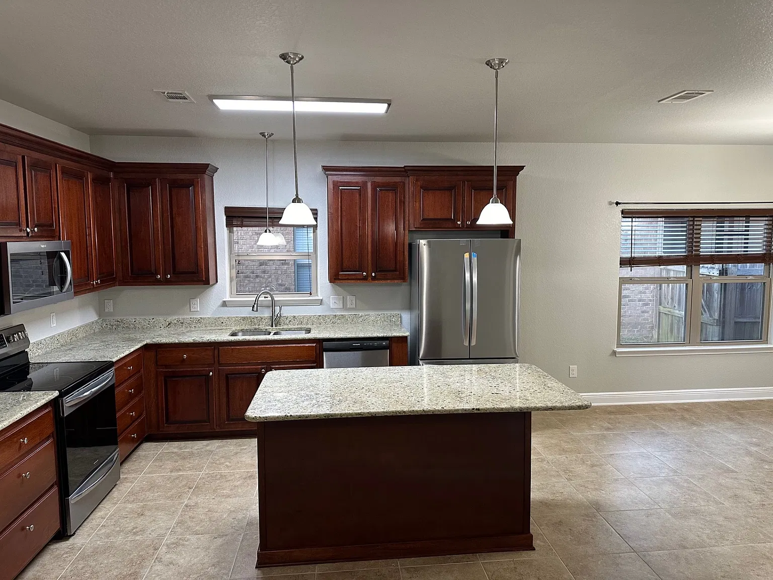 3 bed, 1694 sqft, $2,000 — Photo 3