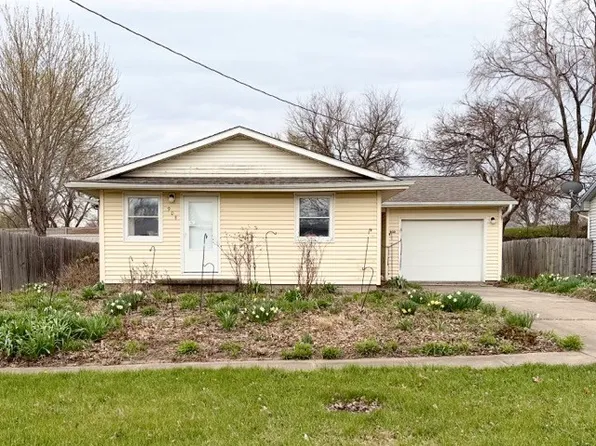 908 Gordon Dr, Knoxville, IA 50138