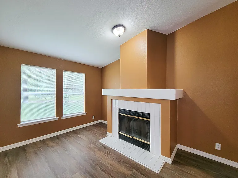 20284 Forest Woods Ln — Photo 16