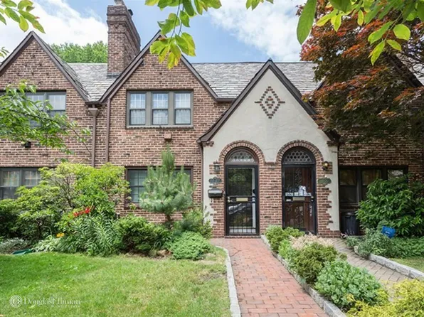 111-27 75th Road image 1 of 17