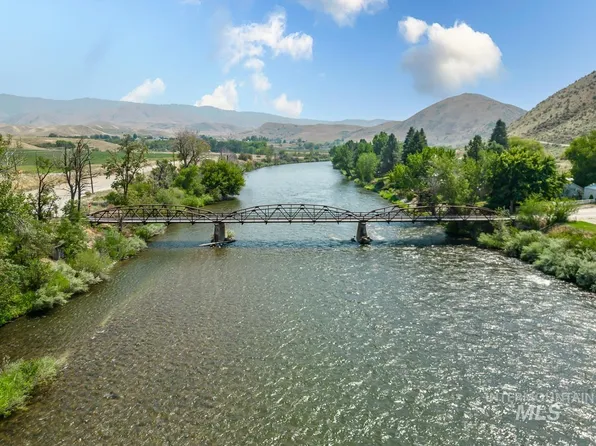 21 Ridge Ct, Garden Valley, ID 83622