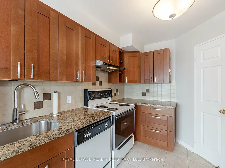 2177 Burnhamthorpe Rd W #1810 — Photo 11