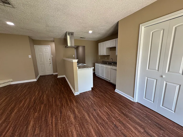 17519 Poppy Trails Ln — Photo 3