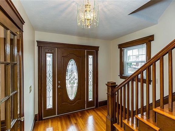 3rd image of 52 Grosvenor Ave