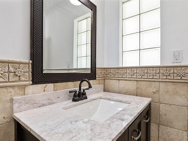 9030 SW 184th Ter — Photo 28