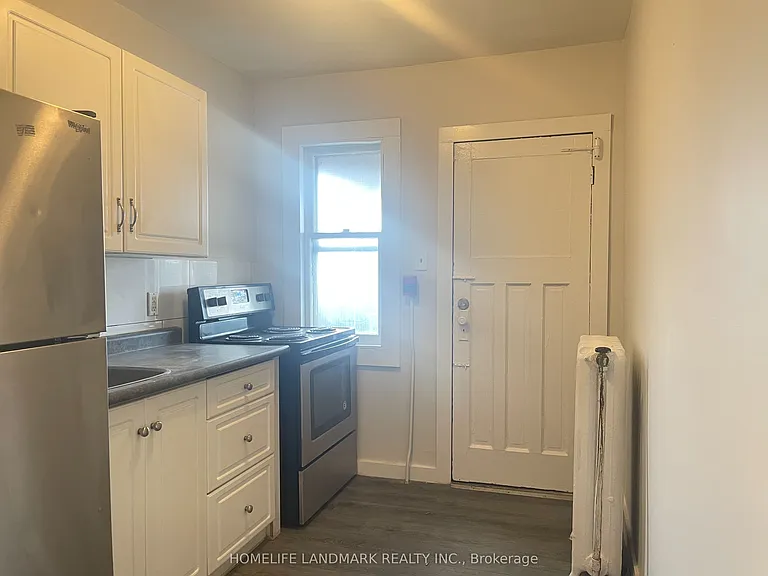 985 Main St E #3 — Photo 4