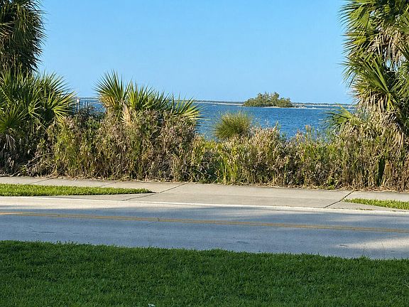 3rd image of 1026 Indian River Drive
