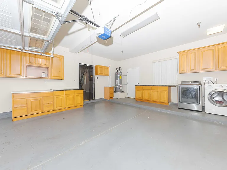 255 S California St — Photo 25