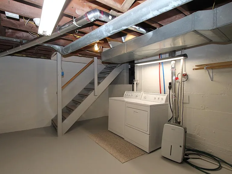 2242 E Aloma basement # 2
