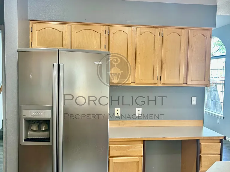 804 E Maberry Dr — Photo 2