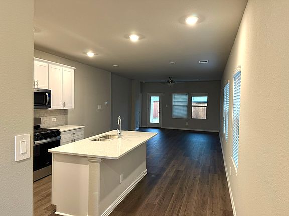 5th image of 3915 Marble Falls Dr