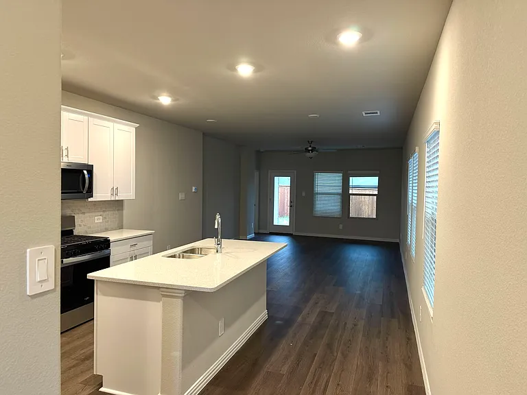 3915 Marble Falls Dr — Photo 5