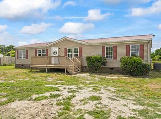 105 Wildcat Ct, Richlands, NC 28574