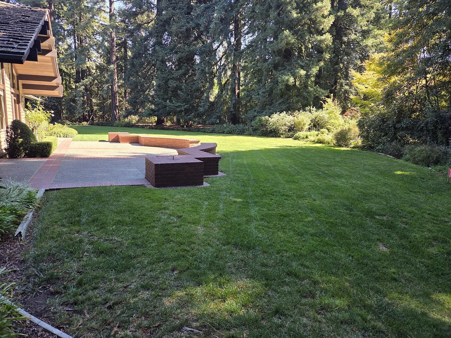 7 bed, 6.5 bath, 6000 sqft, $28,000 — Photo 2