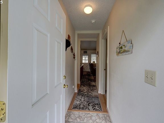 3rd image of 264 Elliott Way