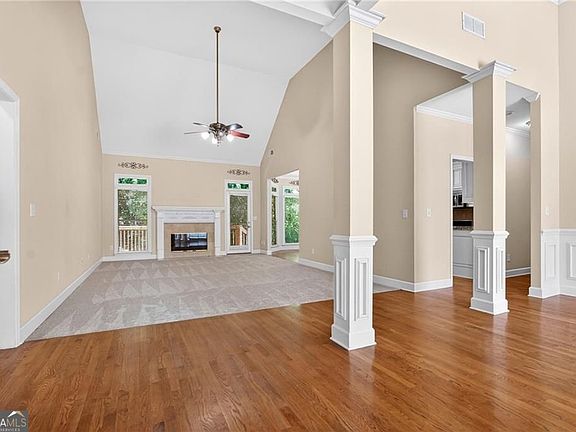 5th image of 946 Chippewa Oak Dr NE